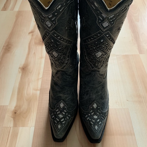 Corral Vintage Boots - Picture 5 of 7